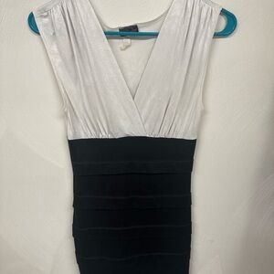 Chic Two-Tone Sleeveless Mini Dress